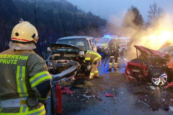 Verkehrsunfall in Prutz - Nähe Shell-Tankstelle