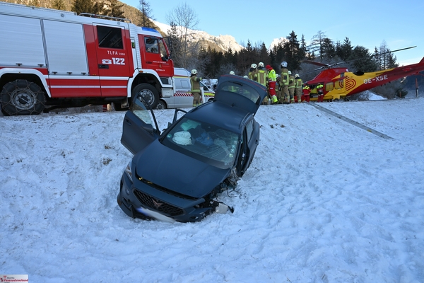Verkehrsunfall auf der L68 Stanzertalstraße in Pettneu am Arlberg, Einsatz für die FF Pettneu am Arlberg und FF Flirsch