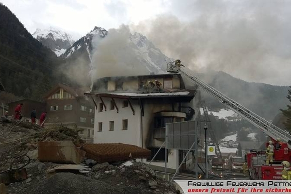 Großbrand einer Tischlerei mit Wohn- u. Gästehaus in Flirsch