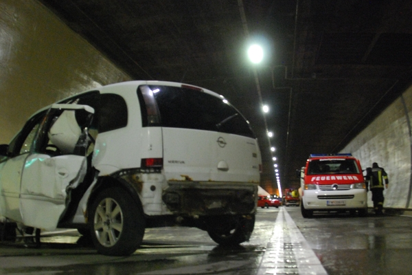 Bundesländerübergreifende Übung im Arlbergtunnel – Feuerwehren aus Tirol und Vorarlberg trainieren den Ernstfall