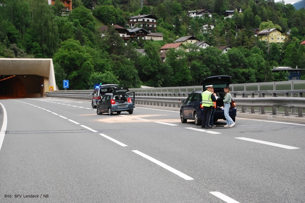 Verkehrsunfall beim Westportal des Perjentunnels – Einsatz für die Feuerwehr Landeck
