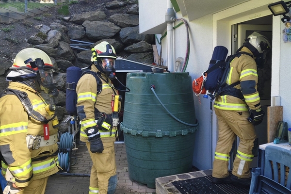 Dichter Rauch durch Akkubrand -  Einsatz für die FF Strengen