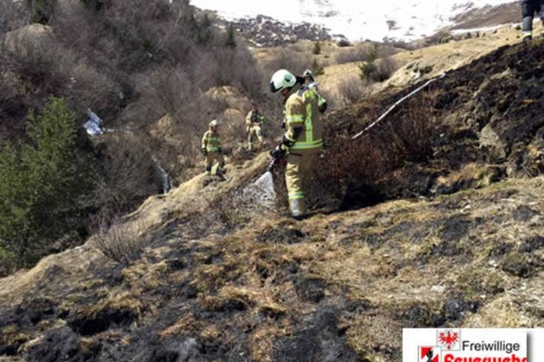 Böschungs-, Grasflächenbrand unterhalb der Möseralm in Fiss