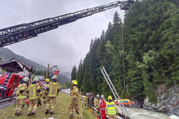 Gemeinsame Rettungsaktion nach Kajakunfall in See