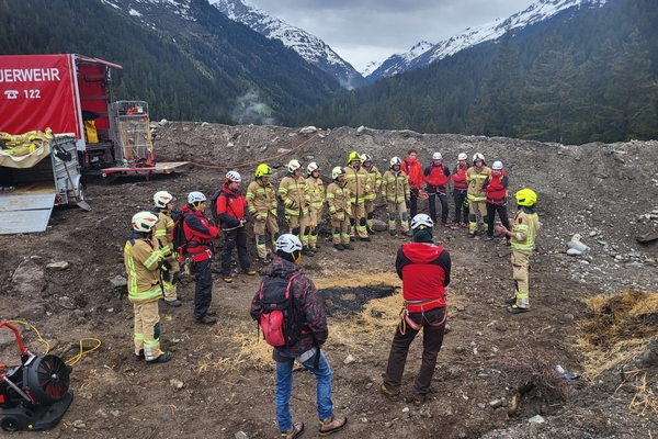 Waldbrandübung im Stanzertal mit der Bergrettung