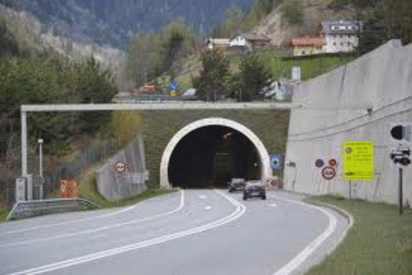 Fahrzeugbrand im Landecker Tunnel am 11.06.2013