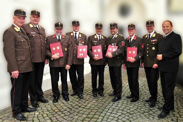 Verdiente Feuerwehrkameraden wurden vom Land Tirol ausgezeichnet
