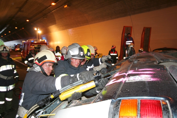 Übung der Feuerwehren des Abschnittes Stanzertal auf der Arlbergschnellstraße