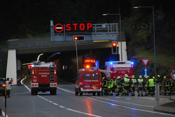 Bundesländerübergreifende Übung im Arlbergtunnel – Feuerwehren aus Tirol und Vorarlberg trainieren den Ernstfall