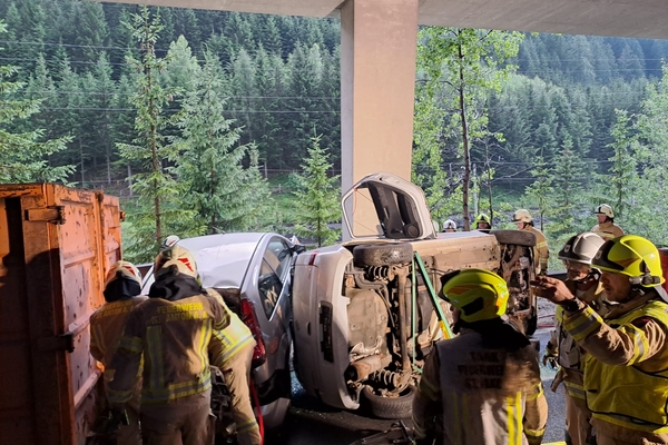 Großübung auf der S16 – 11 Verletzte bei Verkehrsunfall-Szenario
