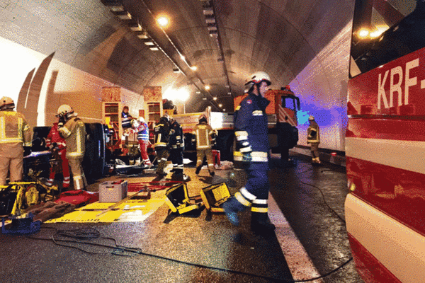 Übung auf der S 16 Arlberg Schnellstraße