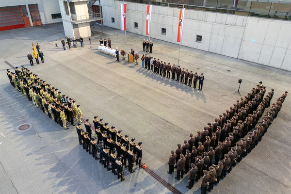 Die Teilnehmer des 30. Bewerb um das Feuerwehrleistungsabzeichen in Gold holten den Landessieg und die weiße Fahne in den Bezirk Landeck.