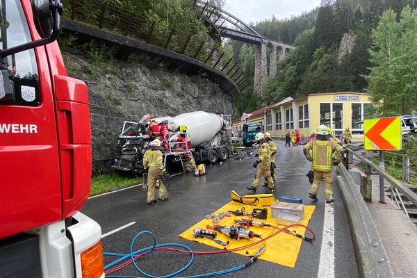 Schwerer Verkehrsunfall im Bereich des Kraftwerkes Wiesberg | FW-A2345-Verkehr am 14.08.2020
