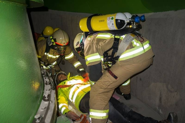 Großangelegte Atemschutzübung im GKI Krafthaus in Prutz