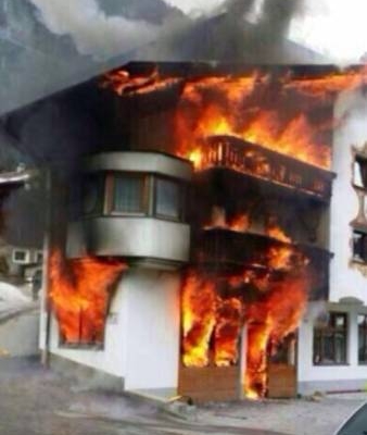 Großbrand einer Tischlerei mit Wohn- u. Gästehaus in Flirsch