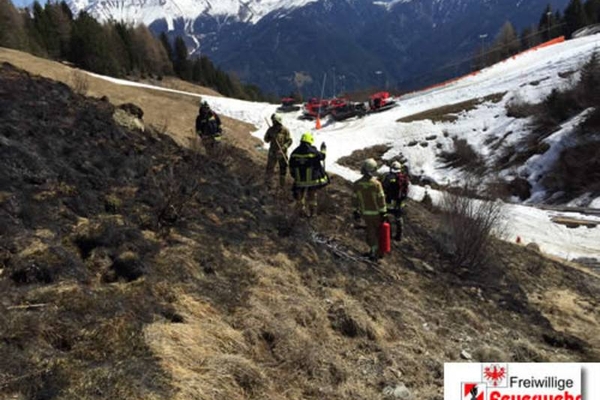 Böschungs-, Grasflächenbrand unterhalb der Möseralm in Fiss