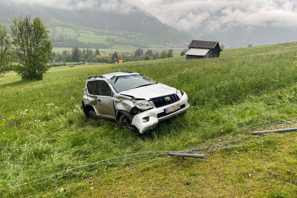 Fahrzeugabsturz in Prutz