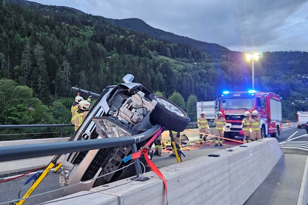 Schwerer Verkehrsunfall im Bereich der Unterführung in Prutz