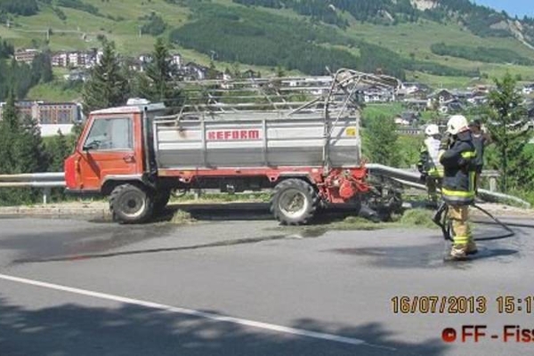Fahrzeugbrand - Heuladewagen - im Serfauser Feld / Sandloch / 16.07.2013