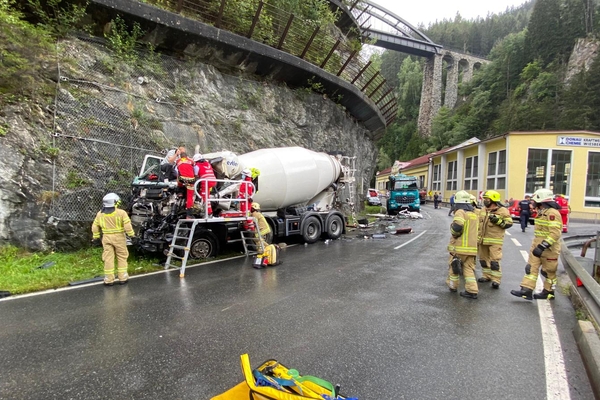 Schwerer Verkehrsunfall im Bereich des Kraftwerkes Wiesberg | FW-A2345-Verkehr am 14.08.2020