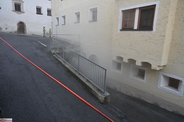 Kellerbrand in Mehrfamilienhaus