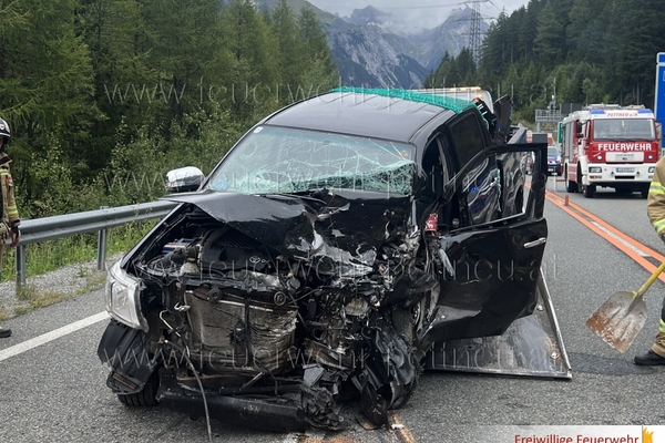 Frontalzusammenstoß auf der S16 – fünf Verletzte bei Verkehrsunfall
