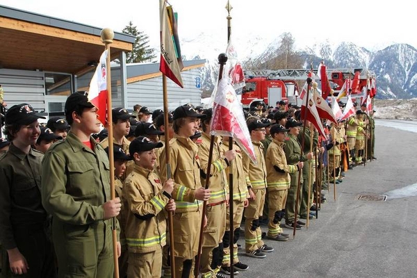 Weiße Fahne beim Wissenstest der Feuerwehr Jugend