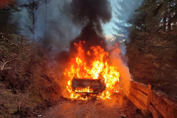Fahrzeugbrand in Pettneu