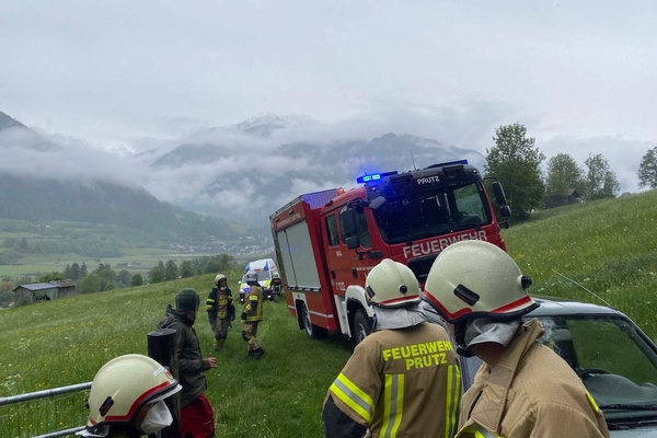 Fahrzeugabsturz in Prutz