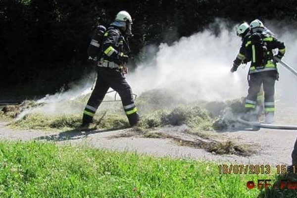 Fahrzeugbrand - Heuladewagen - im Serfauser Feld / Sandloch / 16.07.2013