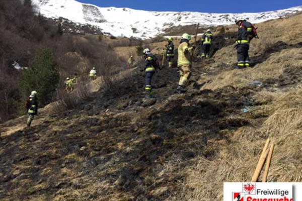 Böschungs-, Grasflächenbrand unterhalb der Möseralm in Fiss