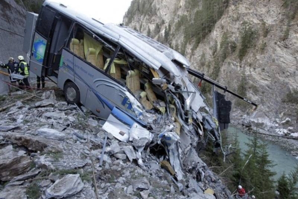 Steinkoloss reisst deutschen Busfahrer in den Tod
