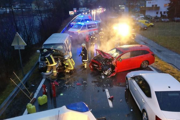 Verkehrsunfall in Prutz - Nähe Shell-Tankstelle