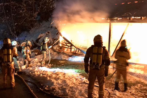 Brand eines Wirtschaftsgebäudes in Fließ / Eichholz.