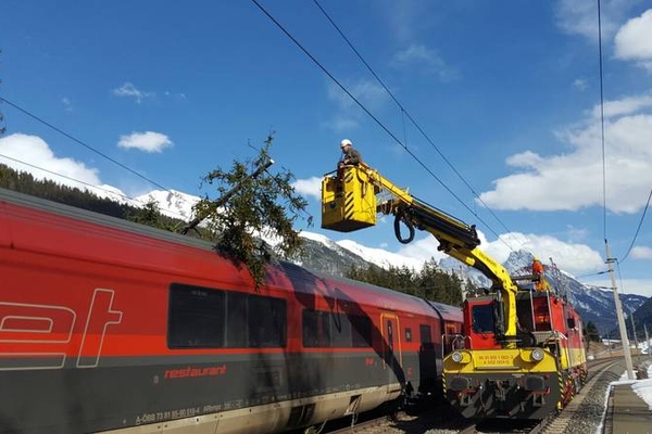 Föhnsturm verursachte Behinderungen an der Arlberg-Bahnstrecke