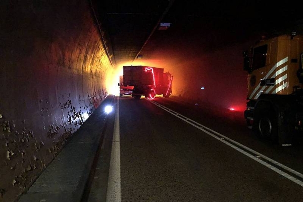 Feuer im Perjentunnel - Tunnelübung der Feuerwehren Landeck und Zams