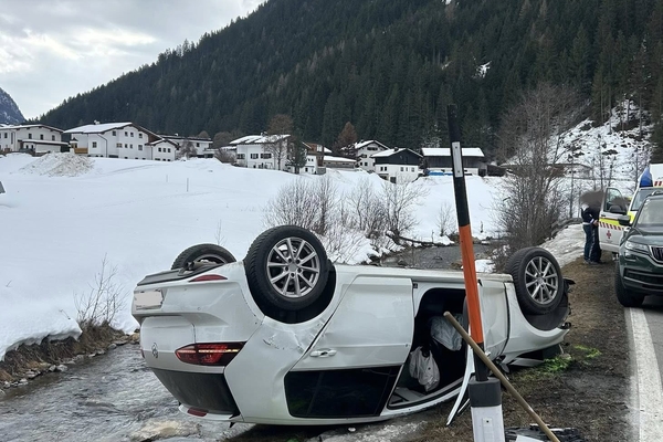 Fahrzeugüberschlag im Kaunertal