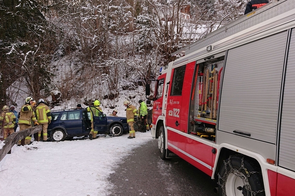 Fahrzeugabsturz in Ried-Hohlenegg