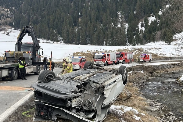 Fahrzeugüberschlag im Kaunertal