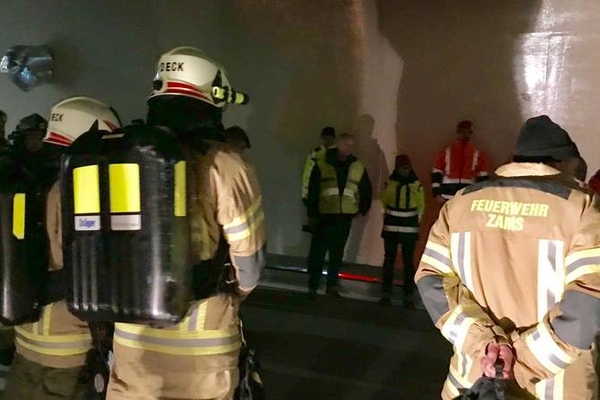Brandversuch im Perjen Tunnel zur Inbetriebnahme der zweiten Röhre.
