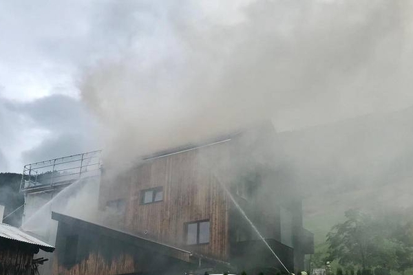 Wohnhausbrand in Tobadill - siebenköpfige Familie konnte gerettet werden! update
