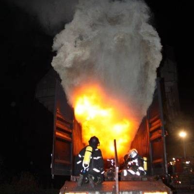 Backdraft und Flashover-Training der Wehren des Abschnittes Stanzertal