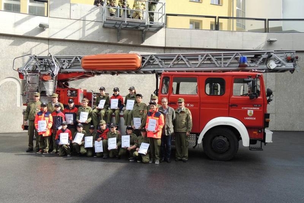 Wissenstest der Feuerwehrjugend - FEUERWEHRJUGEND HISSTE DIE WEISSE FAHNE
