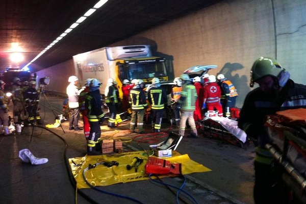 Schwerer Verkehrsunfall im Arlbergtunnel mit 6 Verletzten