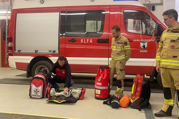 Gemeinsamer Austausch Bergrettung und Feuerwehr