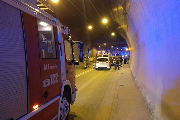 Verkehrsunfall im Landecker Tunnel