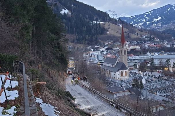 Hangrutsch im Bereich Tramserweg in Landeck