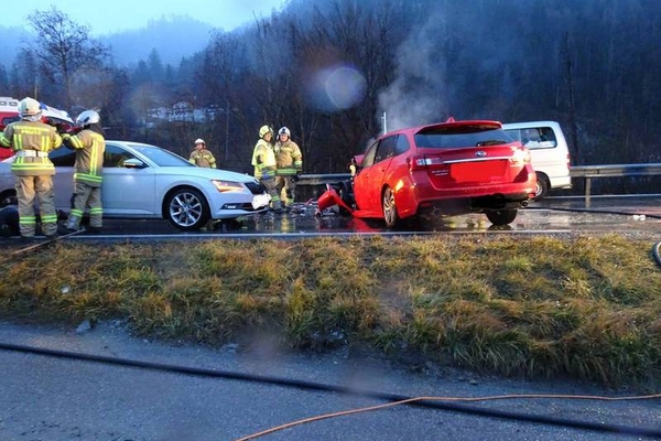 Verkehrsunfall in Prutz - Nähe Shell-Tankstelle