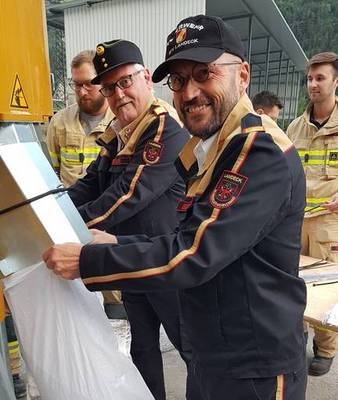 Sandsackfüllmaschine offiziell an FF Zams übergeben