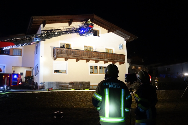 Brand in einem Mehrfamilienhaus in Prutz